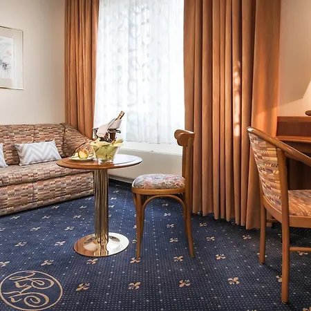 Отель Akzent Koehler Гисен